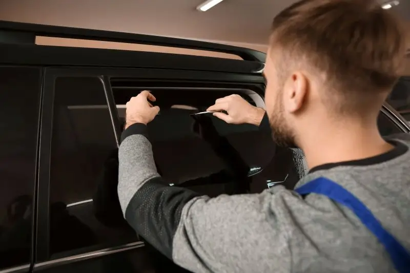 Yatamnjeno auto staklo